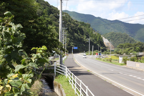 どこか遠くに行きたい、そう思いつつ眺めるいつもの風景