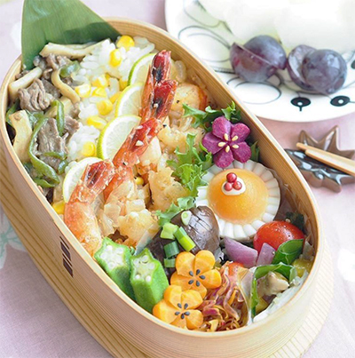とうもろこしご飯/ガーリックシュリンプ/牛肉とマコモダケの中華炒めなどなど、娘の大好きなものを詰めました。