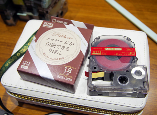 ちなみに、専用のカードリッジを使います。