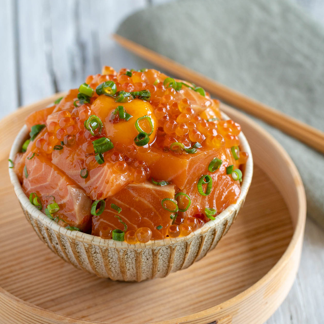 旨辛ダレでご飯がすすむ サーモンゆっけ丼 みんなの暮らし日記online