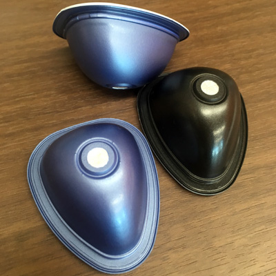 こちらがお茶の入っているカプセル。いろんなフレーバーがありましたが、さくらんぼにしてみました。