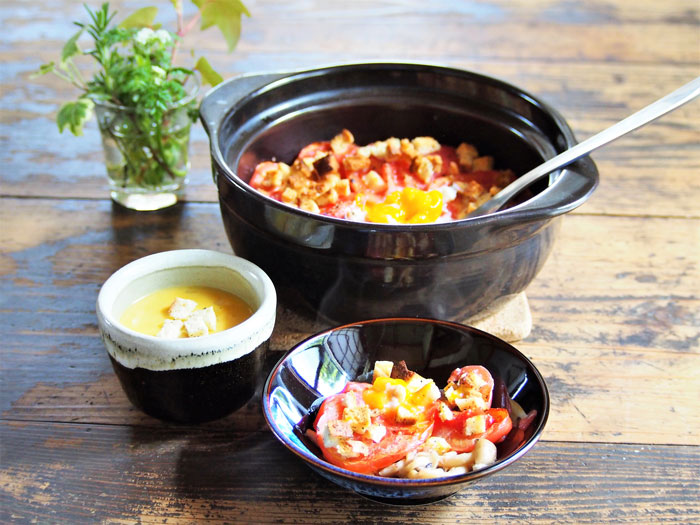 土鍋でトマトとキノコのキャセロール