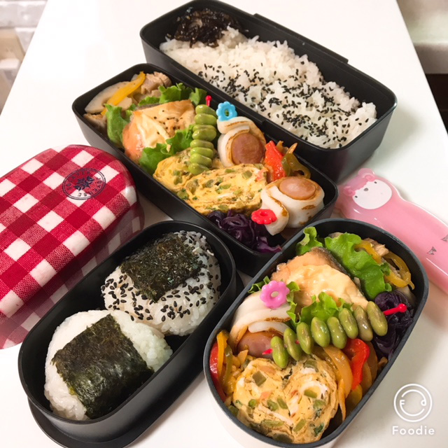 ある日のお弁当。手前が娘、奥が息子のものです。
