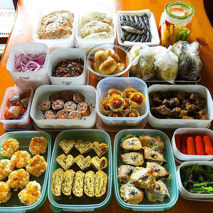 写真右上の袋たちがコンフィ。ジップロックから取り出した状態。これを炊飯器に入れておくのは、少し心もとないですよね